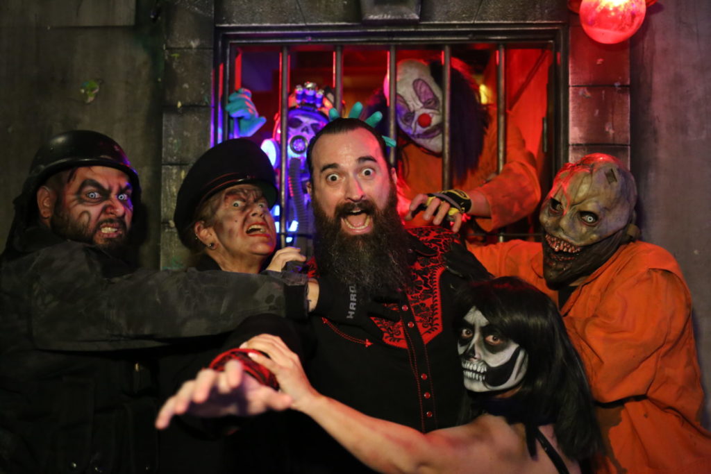 jon schnitzer inside the full contact extreme haunt the 17th door photo credit kevin tolby.jpg 381826