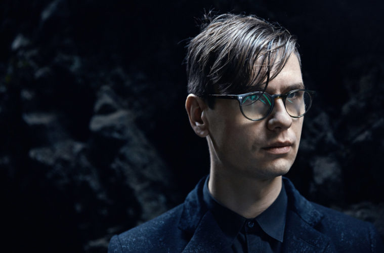 Classical Music Pick: Bjarnason & Ólafsson 38 green umbrella vikingur olafsson photo by ari magg 454338