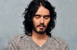 russell brand meditating 1024x512 2 534449