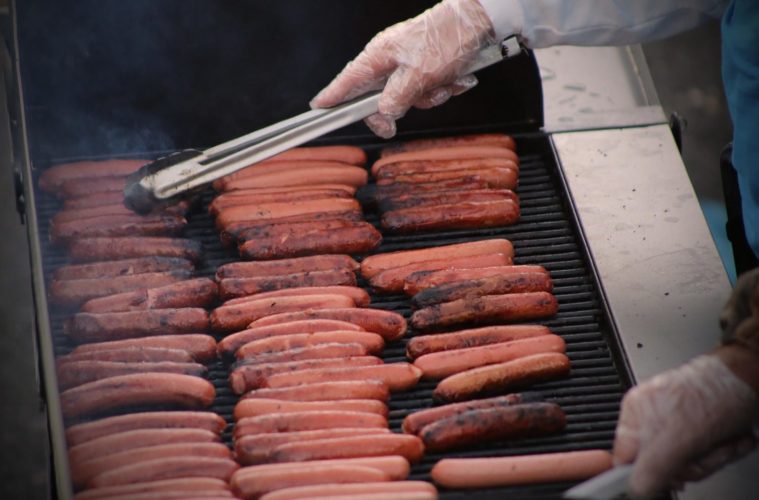 franks on a grill 979614