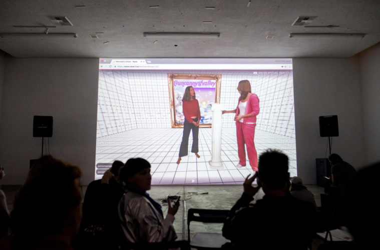 Meet the Women Taking Art From the Gallery to Cyberspace to the Moon 38 VRdemowithCaseyKauffmannFounderUncannySFValleyandNavel—livebroadcastatHRLA
