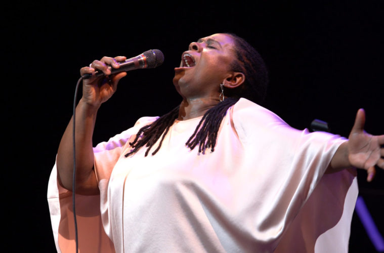 Music Pick (Livestreaming): Ruthie Foster 38 C0006.MP4.07 52 40 22.Still003