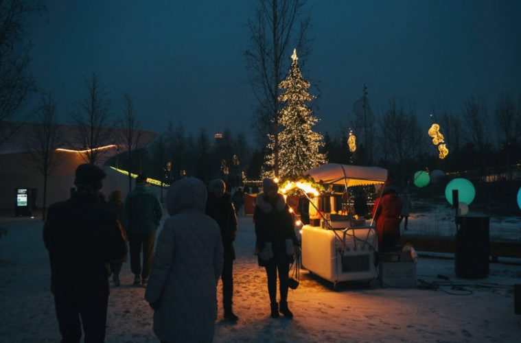 what you should know about holiday parties during the pandemic e1605210799509