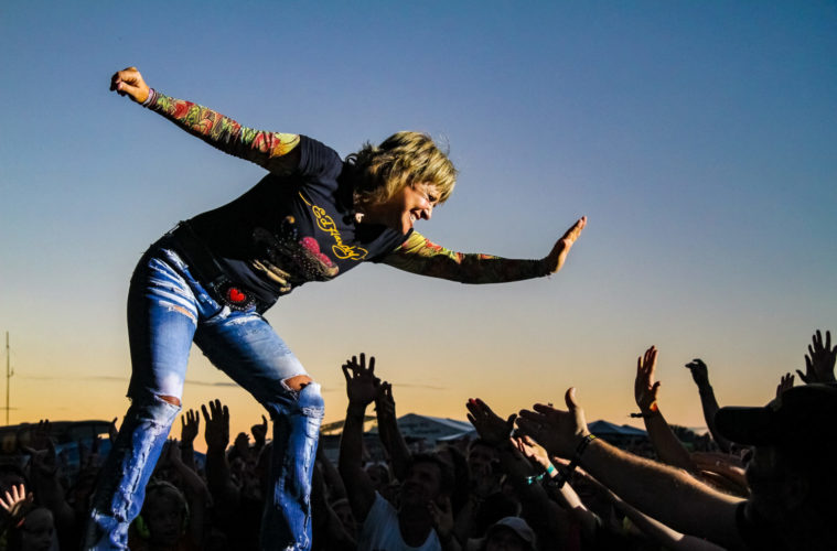 Suzi Quatro Looks to Bob Dylan's <em>Blonde on Blonde</em> 38 339587