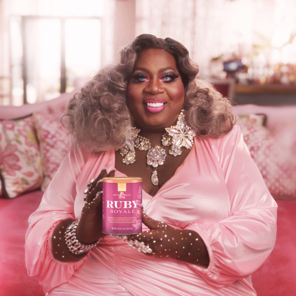 Latrice Holding Tin