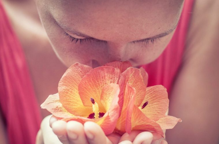 people whove lost their sense of smell are coping by following this therapy scaled e1620866836714