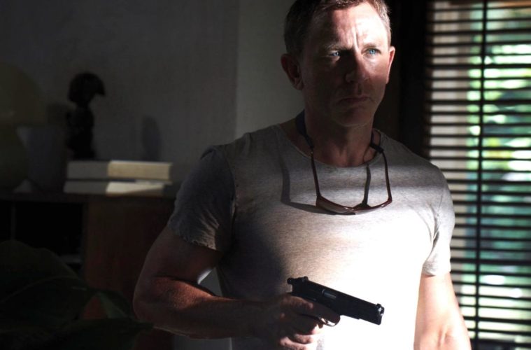 Daniel Craig's James Bond Grapples With Life in Goodbye Film <i>No Time To Die</i> 38 B25 02653 R