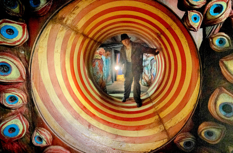Del Toro’s <i>Nightmare Alley</i> is a Carnival of Noir 38 02NA 17291 rgb
