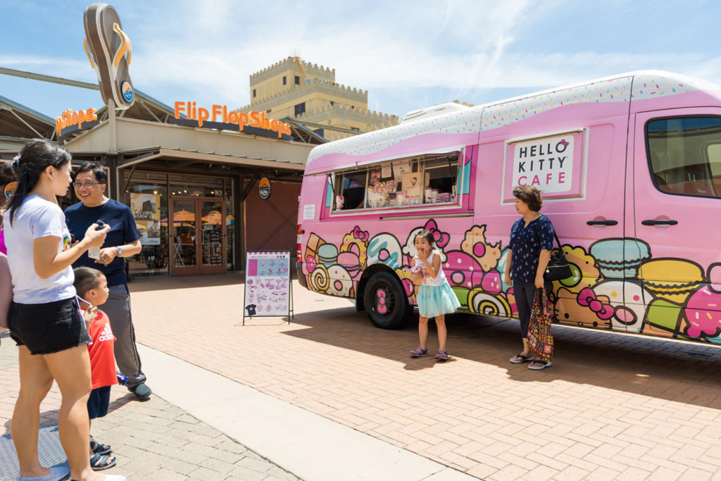  Hello Kitty Cafe Truck