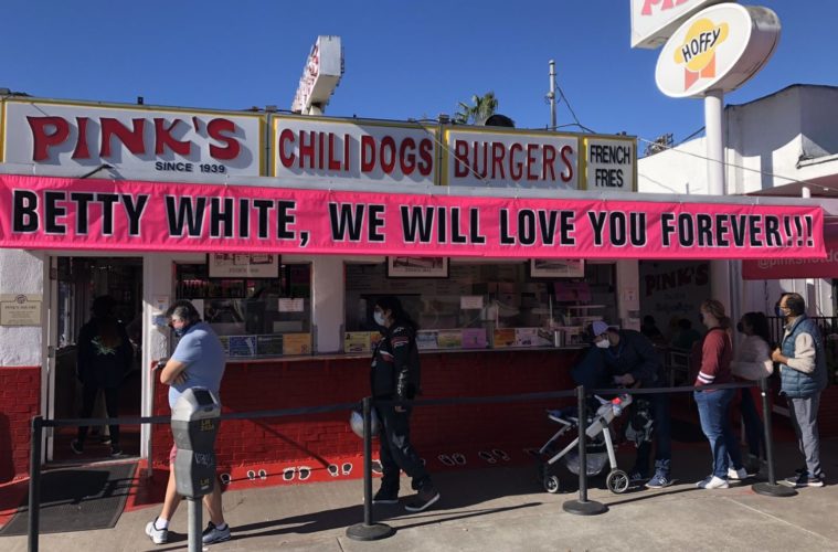 All Sales From Pink's 'Betty White' Hot Dog Will Go Toward L.A. Zoo 38 pinks hot dog betty white
