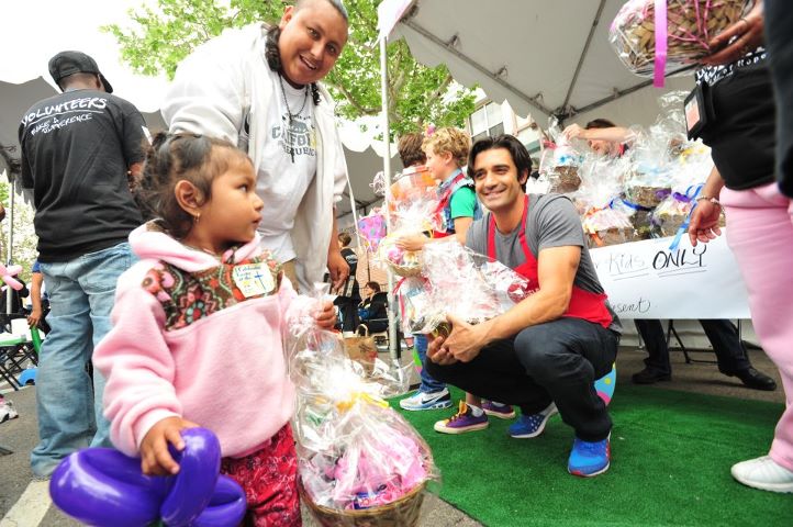 L.A. Mission Hosting Celebrity-Filled Easter Lunch For Homeless 38 la mission easter basket 1