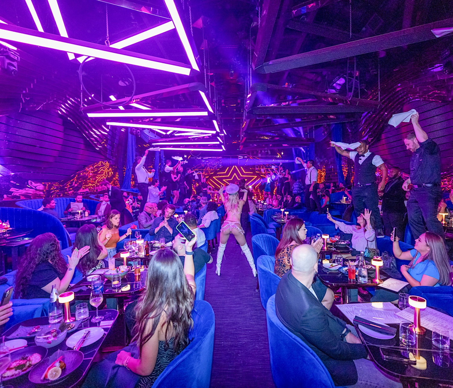 Visual Feast: MainRo Brings Miami Flavor to Hollywood 39 Mainro 2