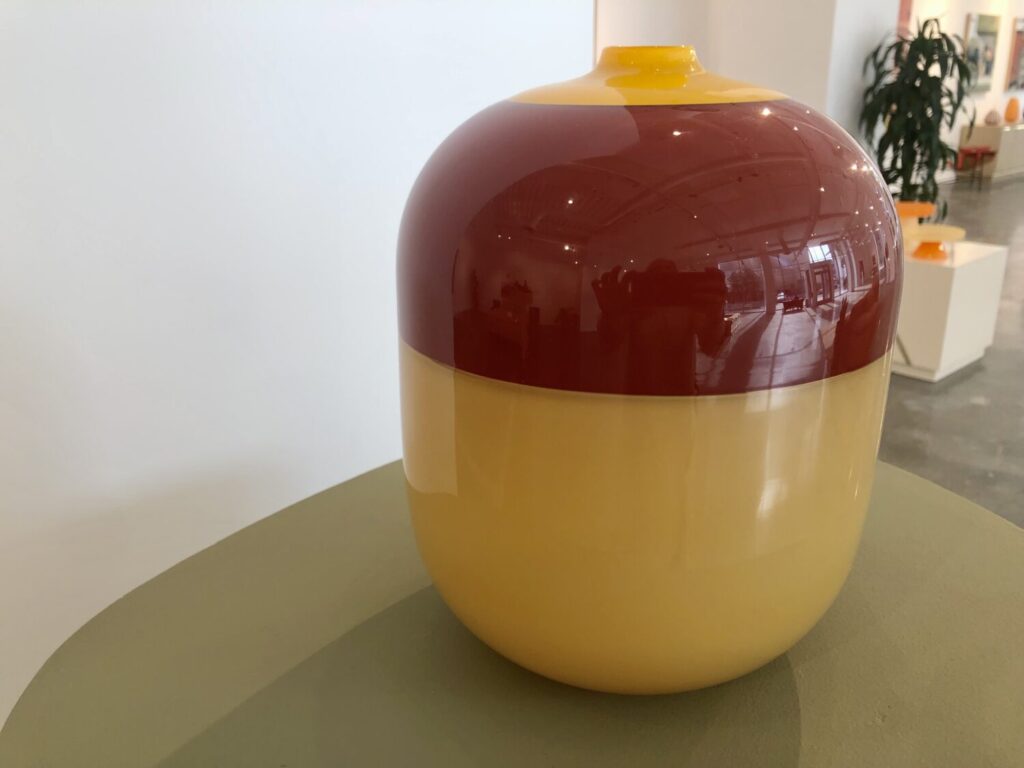 Corey Pemberton Incalmo squat vase mustard auburn Blown glass 9 x 6 in Photo by SND