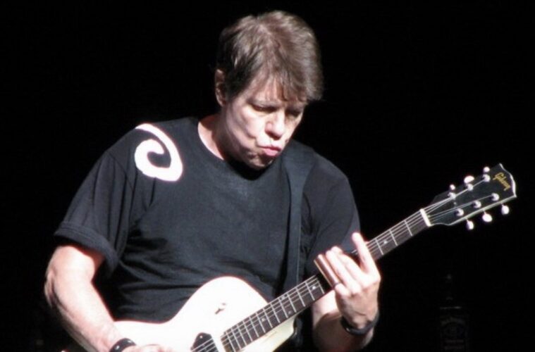 George Thorogood (Gently) Destroys the Grammy Museum