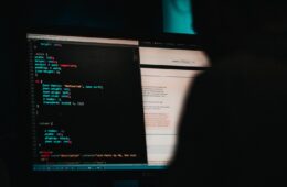 mika baumeister hack computer unsplash