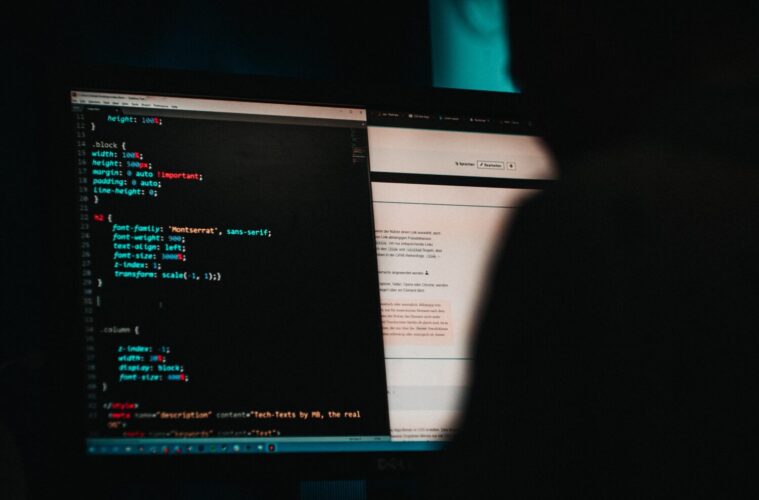 mika baumeister hack computer unsplash