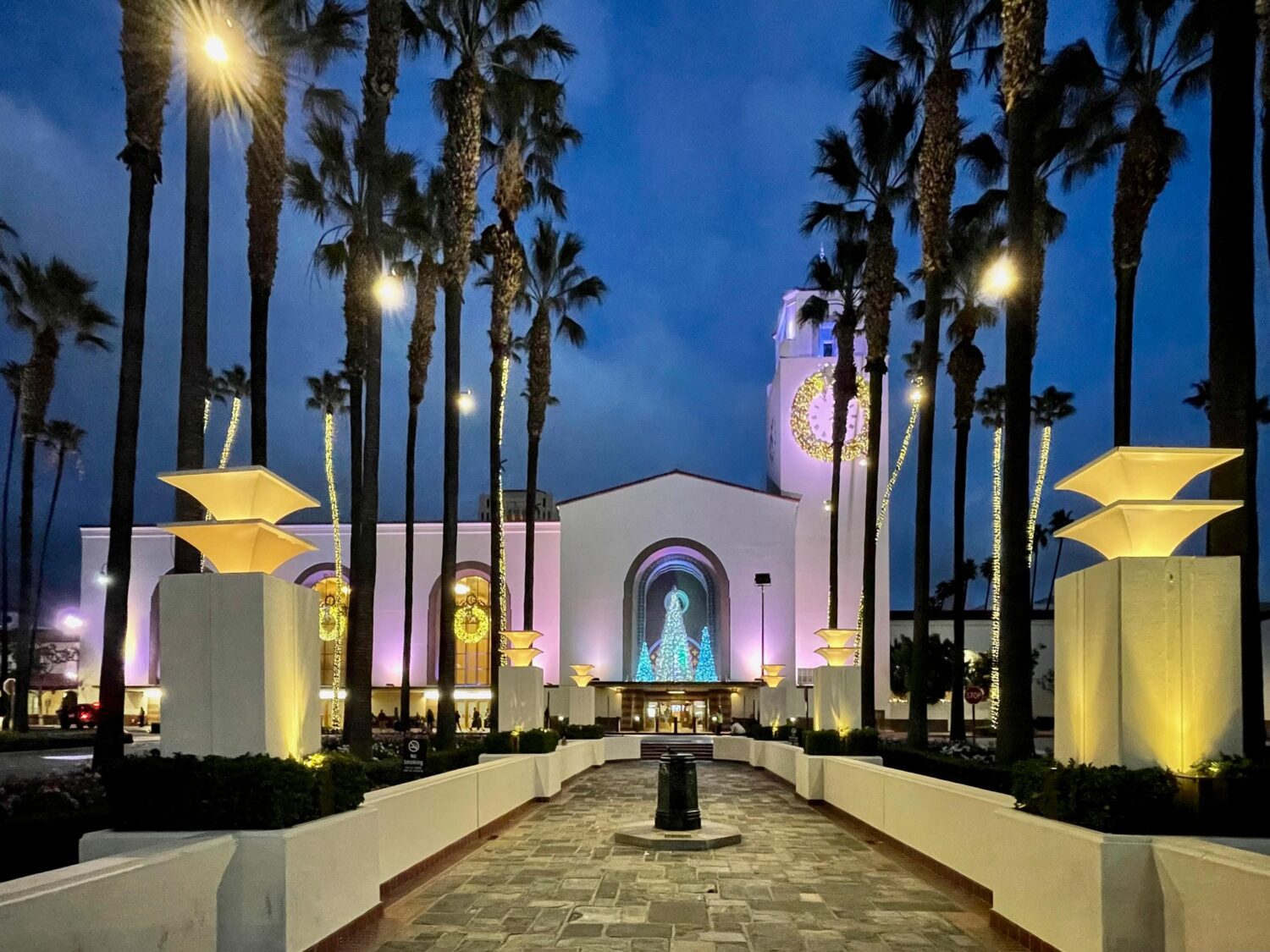 union station holiday decor 1