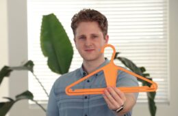 24-Year-Old Inventor Angus Willows Reinvents the Hanger to Start a Sustainability Revolution 44 Kangaroo Hanger 01