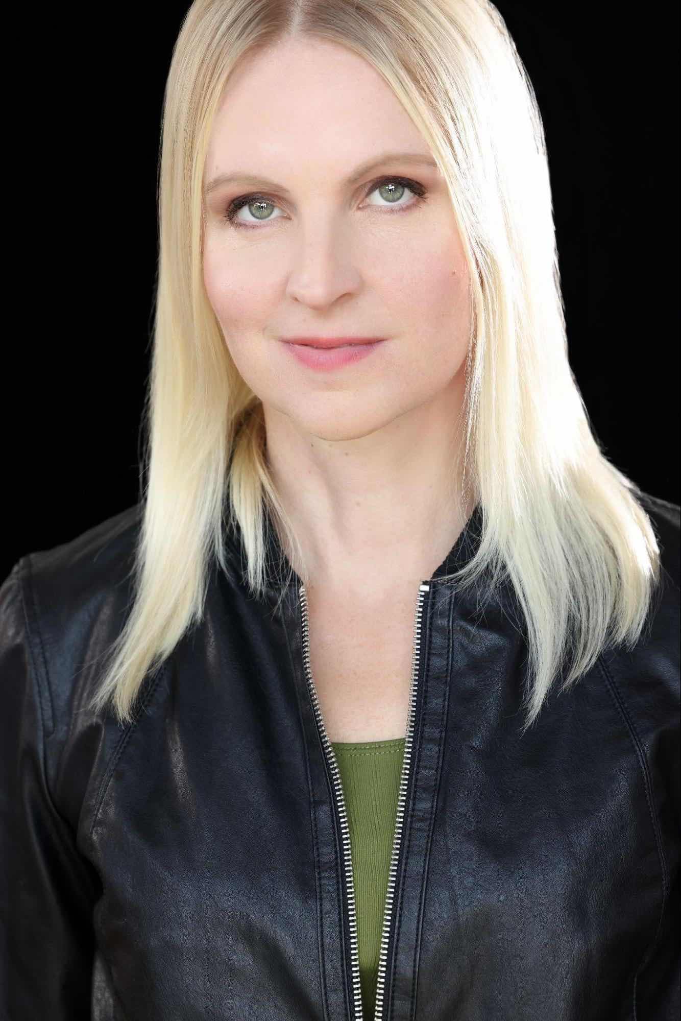 Cybil Lake Television Series: "Malibu Mother of Two!" 38 image2 100226