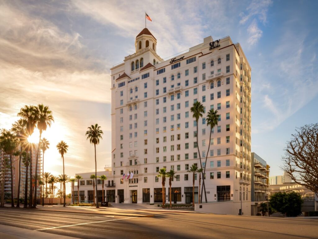 The Historic Fairmont Breakers Hotel In Long Beach Makes A Glamourous Return 39 Long Beach