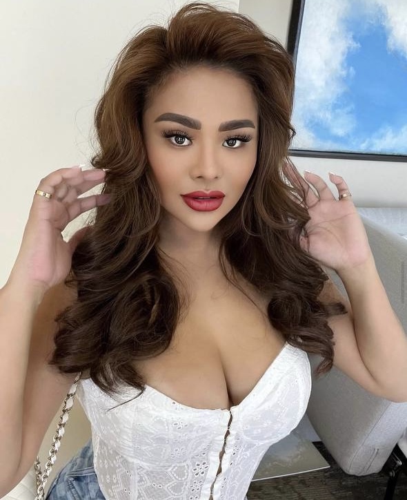 Iris Au - The Godfather's Goddess: Was his sugar baby abused for years? 37 image1 2 030725 837