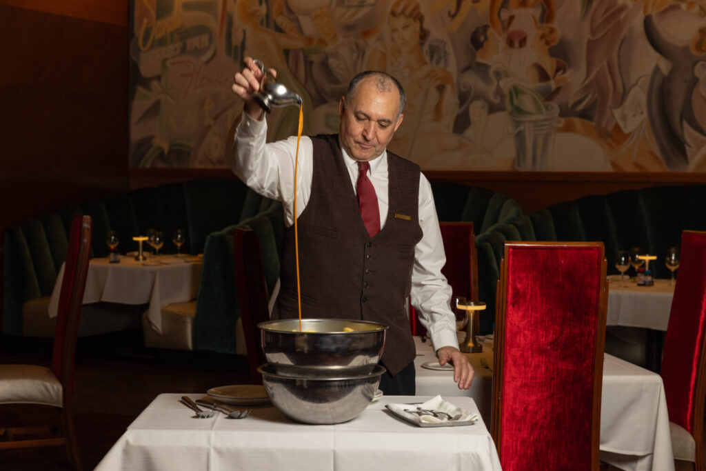 Tableside Theatrics - The Best Of The Cart Craze 43 Tableside