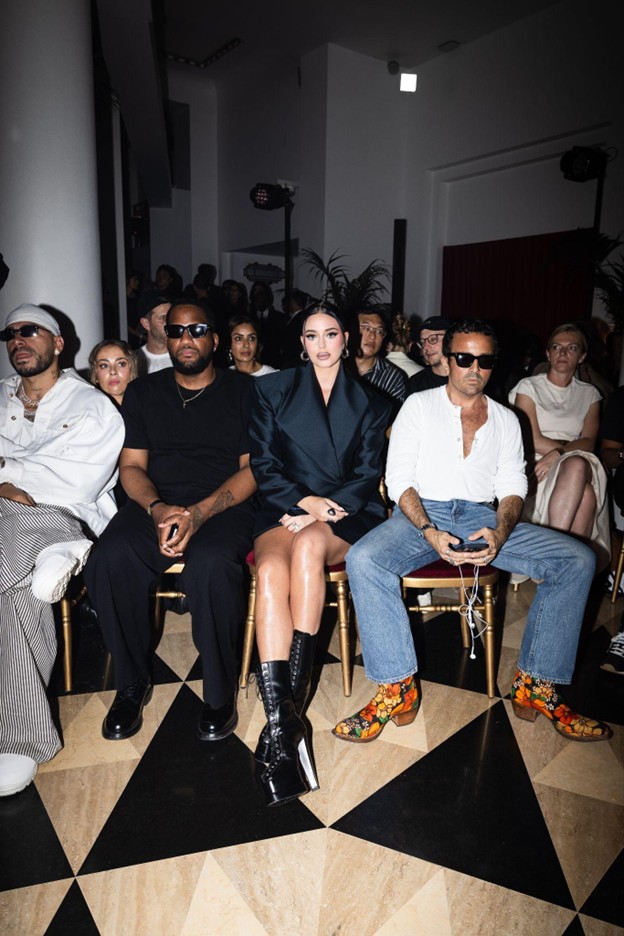 OnlyFans Stars Camilla Araujo and Mia Khalifa Appear at Paris Fashion Week With 2 Chainz, Sparking Outrage 41 OnlyFans Stars Camilla Araujo and Mia Khalifa Appear at Paris Fashion Week With 2 Chainz 4