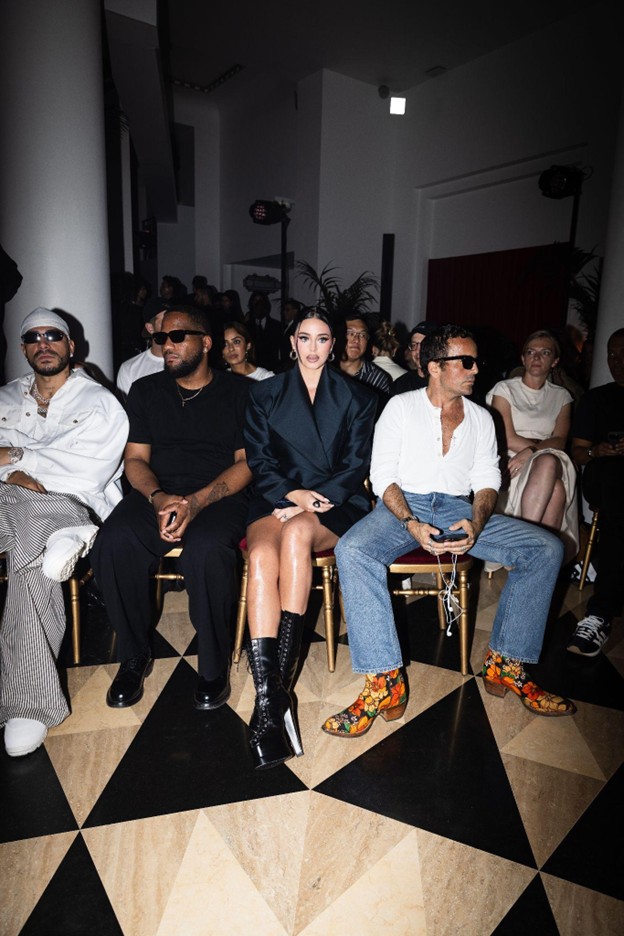 OnlyFans Stars Camilla Araujo and Mia Khalifa Appear at Paris Fashion Week With 2 Chainz, Sparking Outrage 42 OnlyFans Stars Camilla Araujo and Mia Khalifa Appear at Paris Fashion Week With 2 Chainz 5