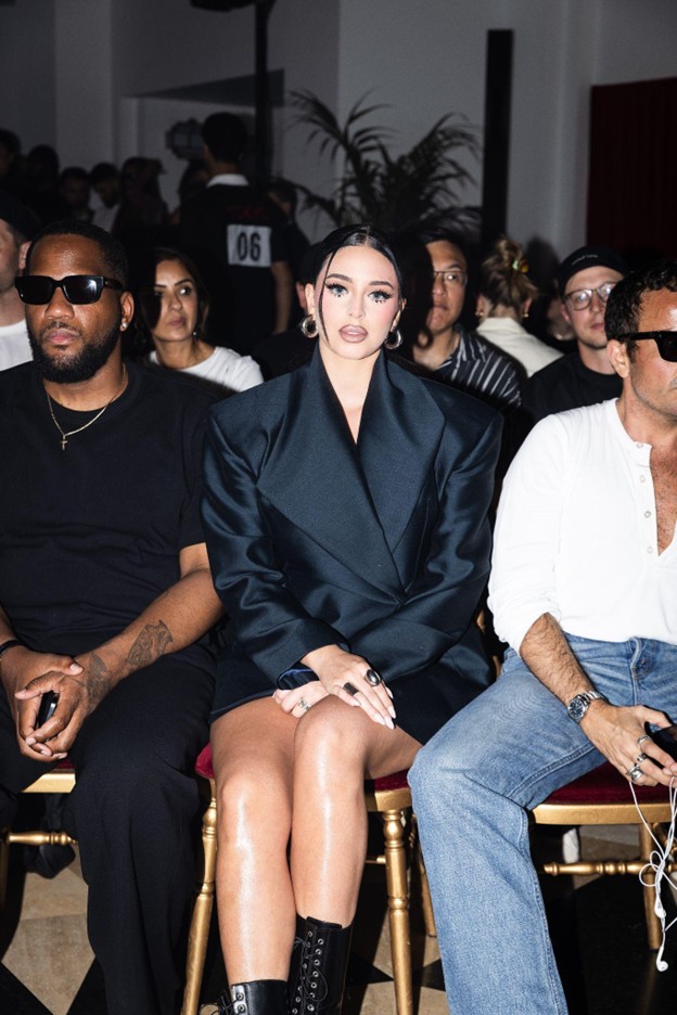 OnlyFans Stars Camilla Araujo and Mia Khalifa Appear at Paris Fashion Week With 2 Chainz, Sparking Outrage 43 OnlyFans Stars Camilla Araujo and Mia Khalifa Appear at Paris Fashion Week With 2 Chainz 6