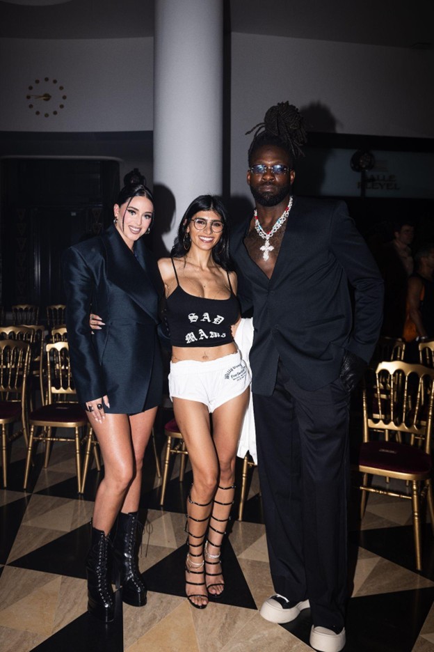 OnlyFans Stars Camilla Araujo and Mia Khalifa Appear at Paris Fashion Week With 2 Chainz, Sparking Outrage 44 OnlyFans Stars Camilla Araujo and Mia Khalifa Appear at Paris Fashion Week With 2 Chainz 7