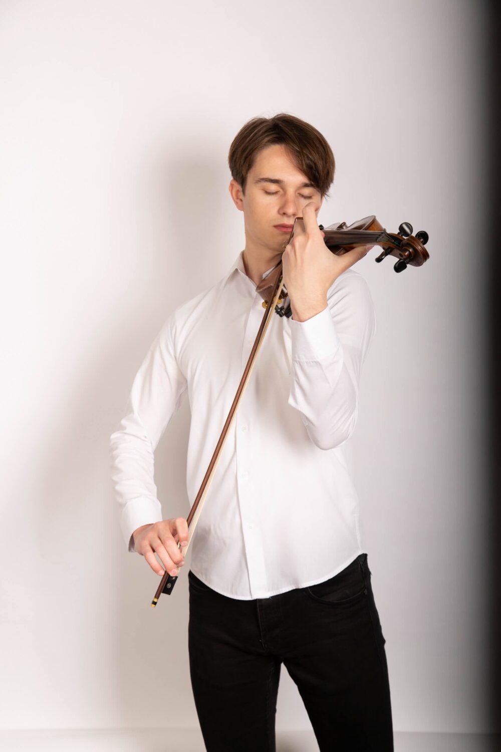 The Unifying Note: How Ruvim Echiusciu's Music Fosters Social Impact and Cultural Exchange 38 image0 ruvim