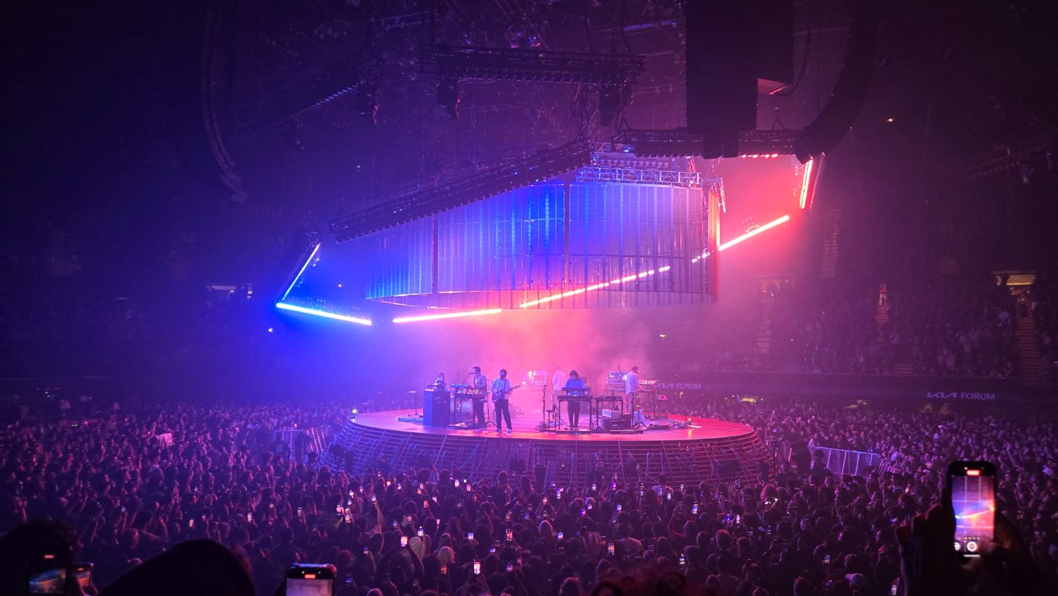 Tame Impala Closes the U.S. Deadbeat Tour with a Psychedelic Masterpiece at the Kia Forum 40 Tame Imapala Nov. 17 2025 Kia Forum Mark Stefanos 3