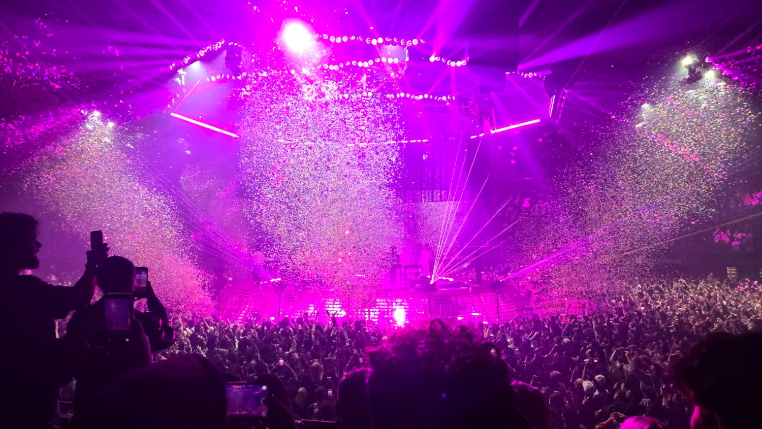 Tame Impala Closes the U.S. Deadbeat Tour with a Psychedelic Masterpiece at the Kia Forum 42 Tame Imapala Nov. 17 2025 Kia Forum Mark Stefanos 5