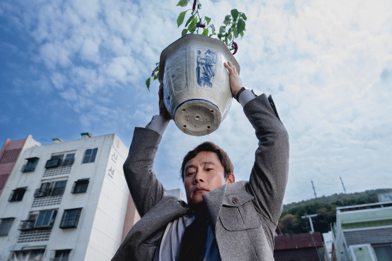 Director Park Chan-wook on His Latest Ax to Grind, ‘No Other Choice’ 45 NO OTHER CHOICE Still 05 CourtesyofNEON
