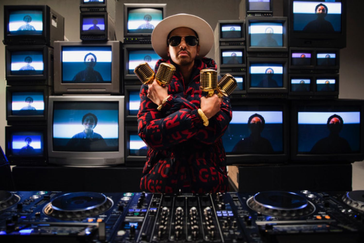 DJ Cassidy Brings 'Pass The Mic Live!' to LA for a Star-Studded Valentine’s Day Takeover at NBA All-Star 2026 37 DJ Cassidy Tommy Hilfiger