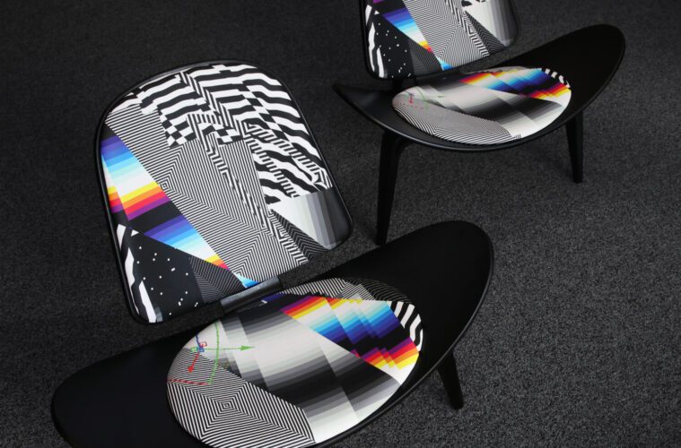 アート・デザイン・音楽 PANTONE THE PLUS SERIES Art News: Parallel Practices, Plus California Light and Space - LA